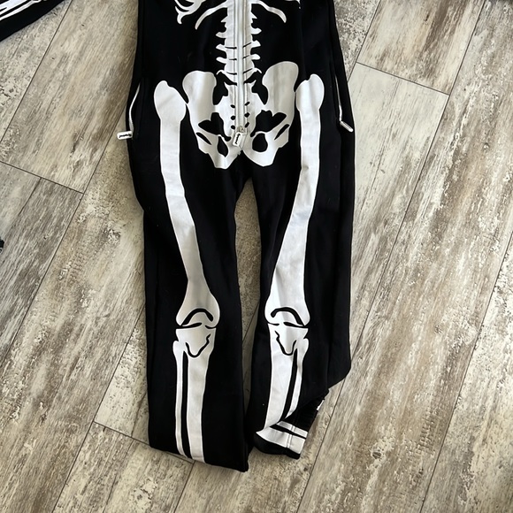 Onesie - Picture 2 of 4